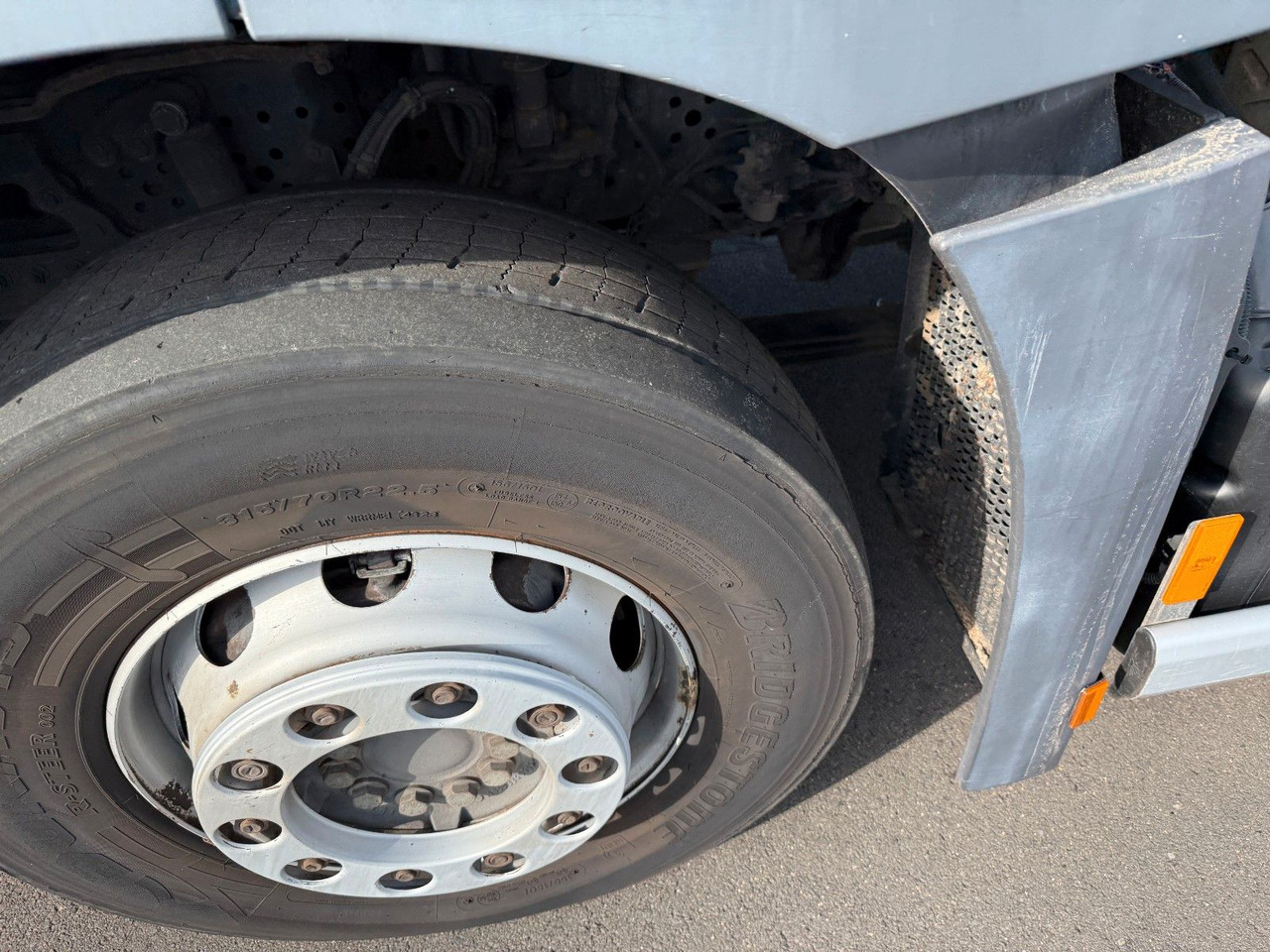 Mercedes-Benz Antos 2533 Seitenlader HS SL- VK- F - Kamion mbeturinash: foto 4 Mercedes-Benz Antos 2533 Seitenlader HS SL- VK- F - Kamion mbeturinash: foto 4