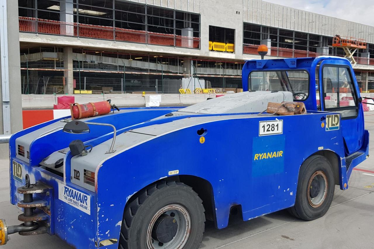 Pushback Tractor TLD 150-12 - Automjet për tërheqjen e aeroplanit: foto 3 Pushback Tractor TLD 150-12 - Automjet për tërheqjen e aeroplanit: foto 3