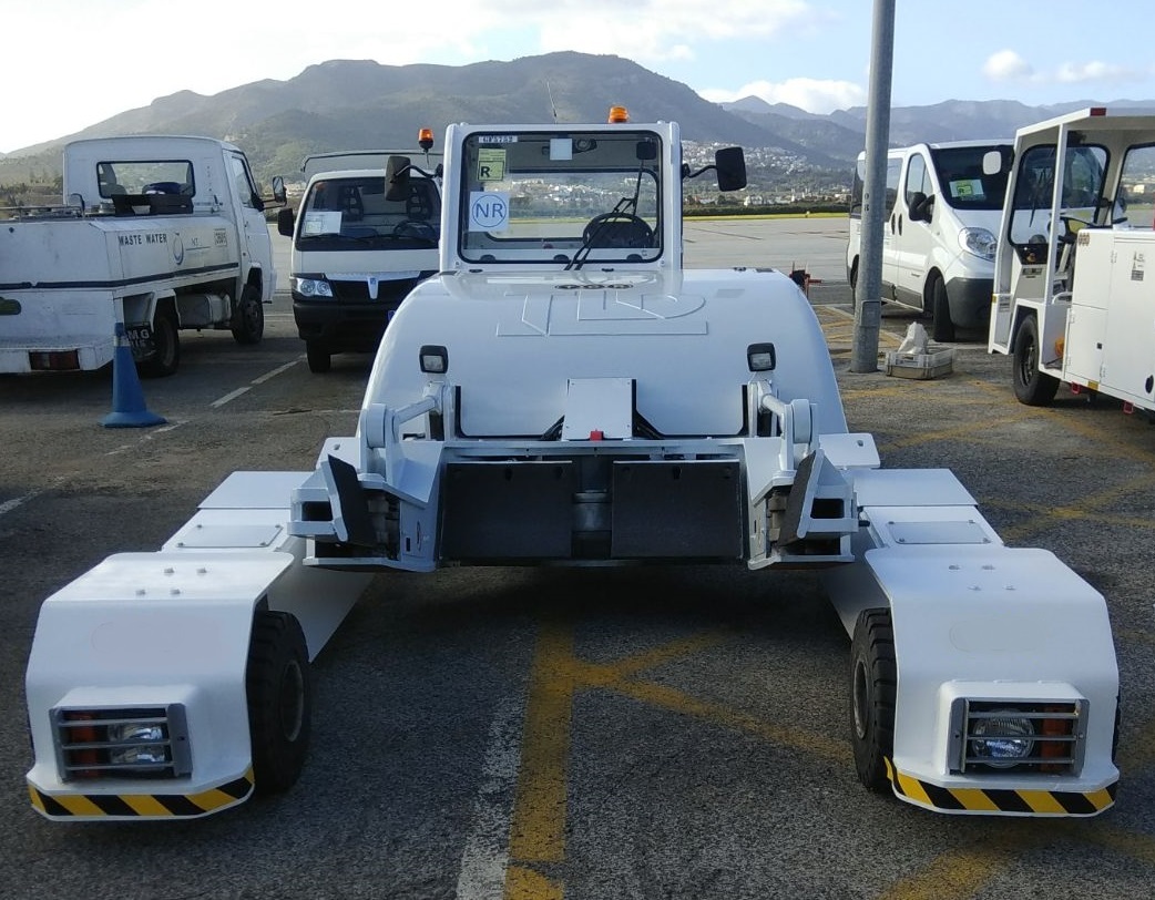 TLD Towbarless Pushback TPX 100 E - Automjet për tërheqjen e aeroplanit: foto 3 TLD Towbarless Pushback TPX 100 E - Automjet për tërheqjen e aeroplanit: foto 3