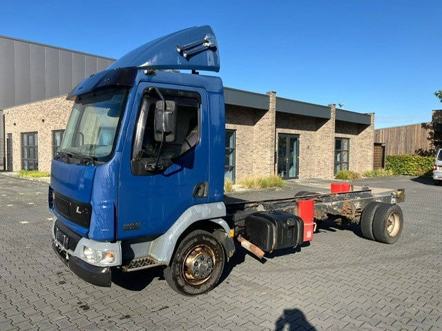 DAF LF 220 FA45.220 LF  - Kamion kabinë-shasi: foto 1 DAF LF 220 FA45.220 LF  - Kamion kabinë-shasi: foto 1