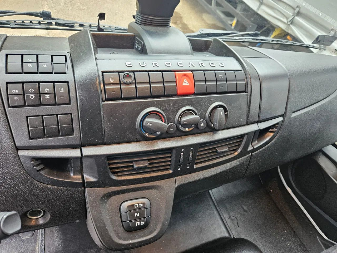 Kamion vagonetë Iveco EuroCargo 120 - 210 BOX 12t Only 7554 km: foto 14