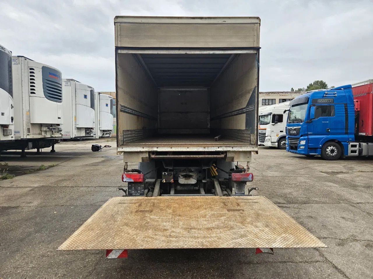MAN TGA 26.400 BDF Tail Lift Euro5, New Smart2 Tacho - Transportjer kontejnerësh/ Kamion me karroceri të çmontueshme: foto 5 MAN TGA 26.400 BDF Tail Lift Euro5, New Smart2 Tacho - Transportjer kontejnerësh/ Kamion me karroceri të çmontueshme: foto 5