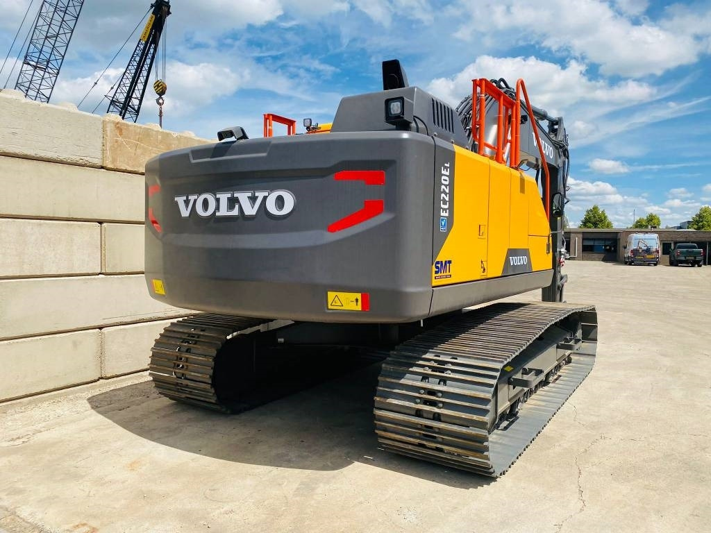 Volvo ec220el - Ekskavator me zinxhirë: foto 4 Volvo ec220el - Ekskavator me zinxhirë: foto 4