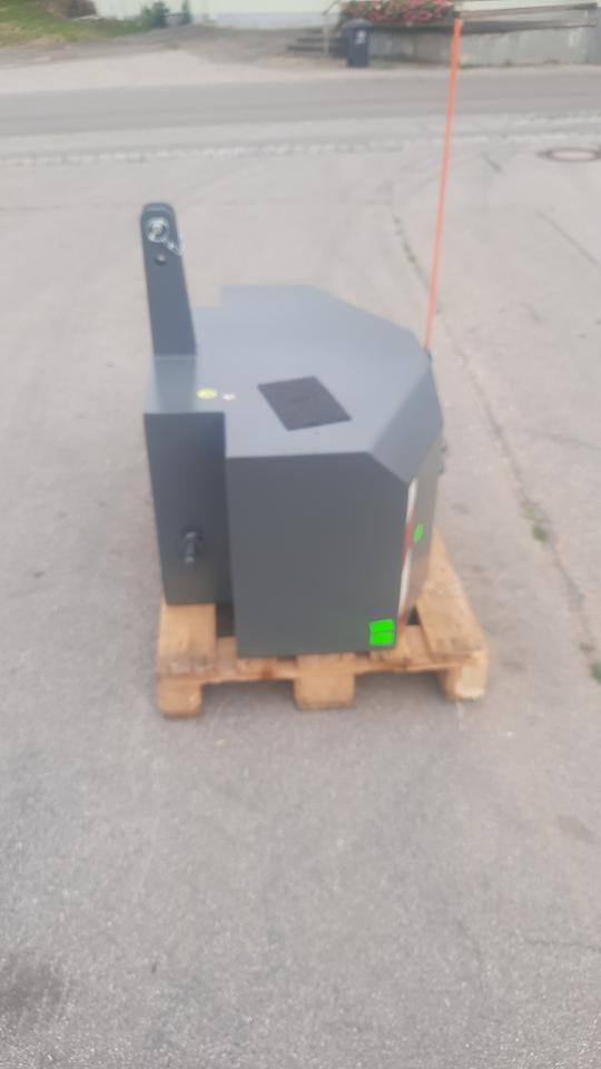 Frontgewicht Ballast Heckgewicht 1000kg Traktor Gewicht Fendt - Kundërpeshë: foto 4 Frontgewicht Ballast Heckgewicht 1000kg Traktor Gewicht Fendt - Kundërpeshë: foto 4