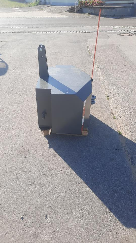 Frontgewicht Ballast Heckgewicht 800kg Traktor Gewicht Fendt - Kundërpeshë: foto 3 Frontgewicht Ballast Heckgewicht 800kg Traktor Gewicht Fendt - Kundërpeshë: foto 3