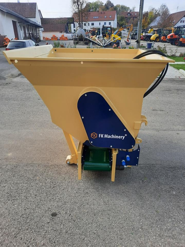 Liegeboxen Einstreugerät Futterverteilgerät Hoflader Radlader Cat - Pajisje blegtorale: foto 1 Liegeboxen Einstreugerät Futterverteilgerät Hoflader Radlader Cat - Pajisje blegtorale: foto 1