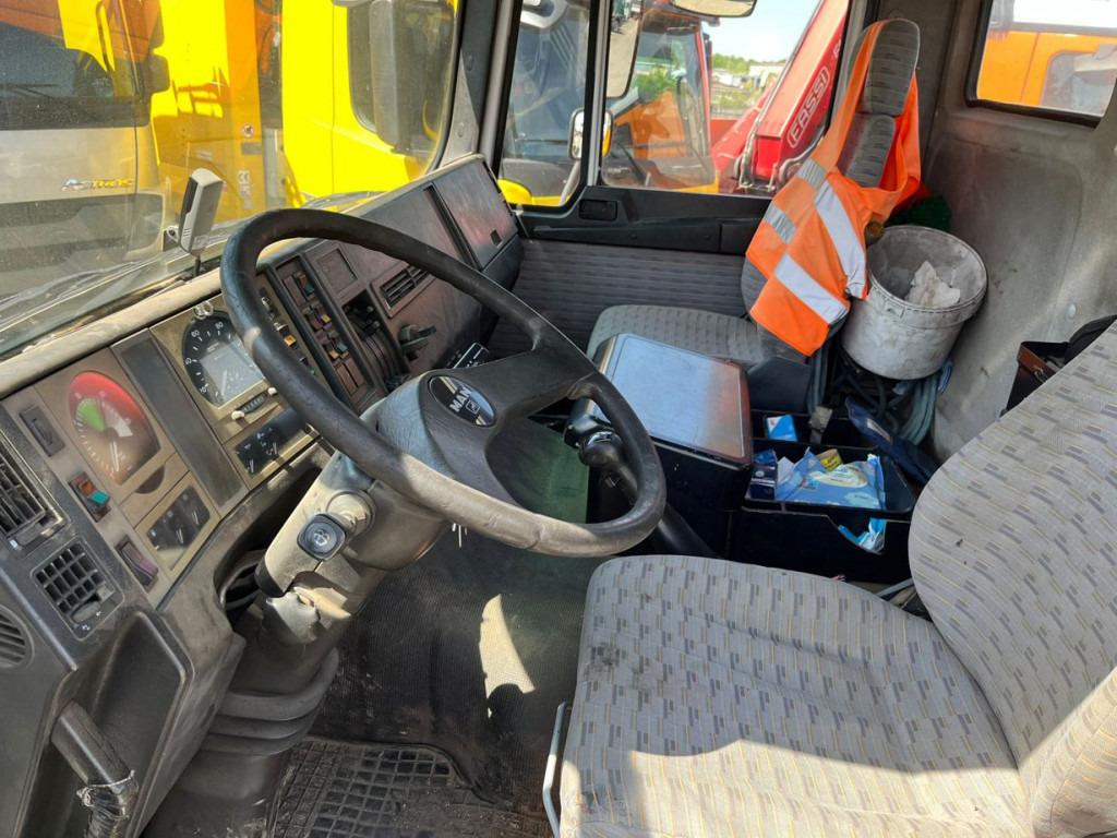 MAN F2000 27.342 6x4 Abrollkipper mit Kran - Kamion vetëngarkues, Kamion me vinç: foto 5 MAN F2000 27.342 6x4 Abrollkipper mit Kran - Kamion vetëngarkues, Kamion me vinç: foto 5