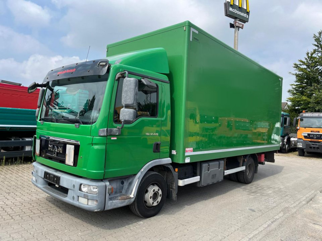 MAN TG-L 12.220 4x2 BL Standardkoffer LBW LBW 1.5 to - Kamion vagonetë: foto 1 MAN TG-L 12.220 4x2 BL Standardkoffer LBW LBW 1.5 to - Kamion vagonetë: foto 1