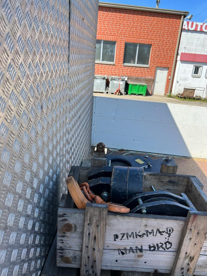 MERCEDES-BENZ Actros 2546 L 6x2 Pritsche Heckkran Palfinger PK 44.002+Winde - Kamion me karroceri të hapur, Kamion me vinç: foto 3 MERCEDES-BENZ Actros 2546 L 6x2 Pritsche Heckkran Palfinger PK 44.002+Winde - Kamion me karroceri të hapur, Kamion me vinç: foto 3