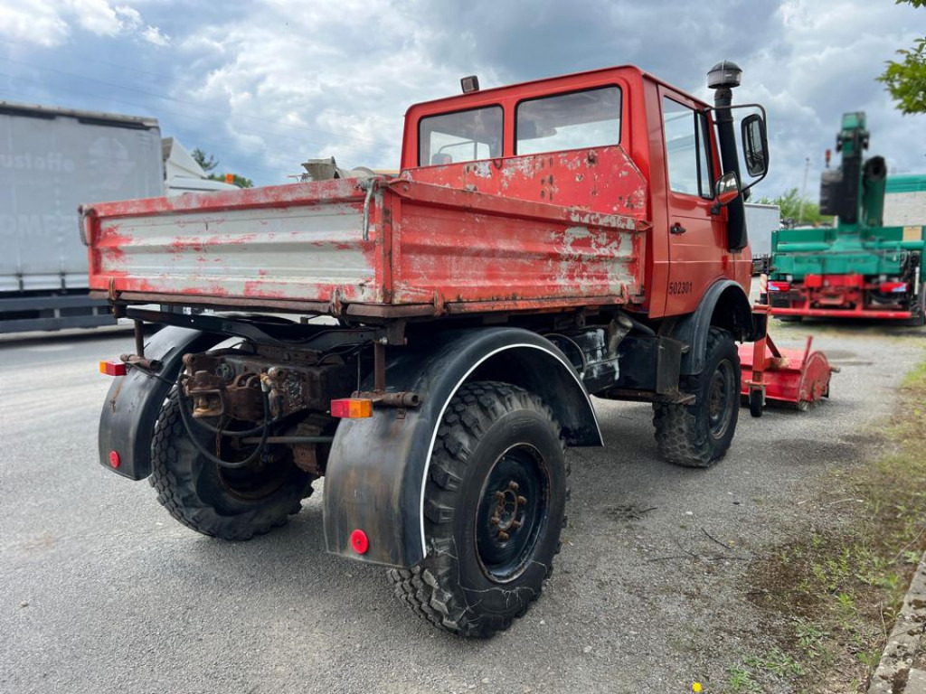 MERCEDES-BENZ Unimog U 424 2-Achs Allradkipper Front+Heckhydraulik Besen - Kamion vetëshkarkues: foto 3 MERCEDES-BENZ Unimog U 424 2-Achs Allradkipper Front+Heckhydraulik Besen - Kamion vetëshkarkues: foto 3