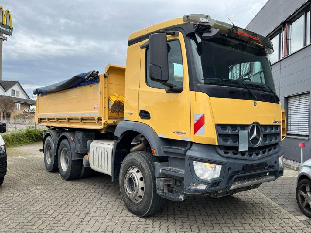 Mercedes-Benz Arocs 2643 K 6x4 3-Achs Kipper Blatt/Blatt, AP A - Kamion vetëshkarkues: foto 2 Mercedes-Benz Arocs 2643 K 6x4 3-Achs Kipper Blatt/Blatt, AP A - Kamion vetëshkarkues: foto 2
