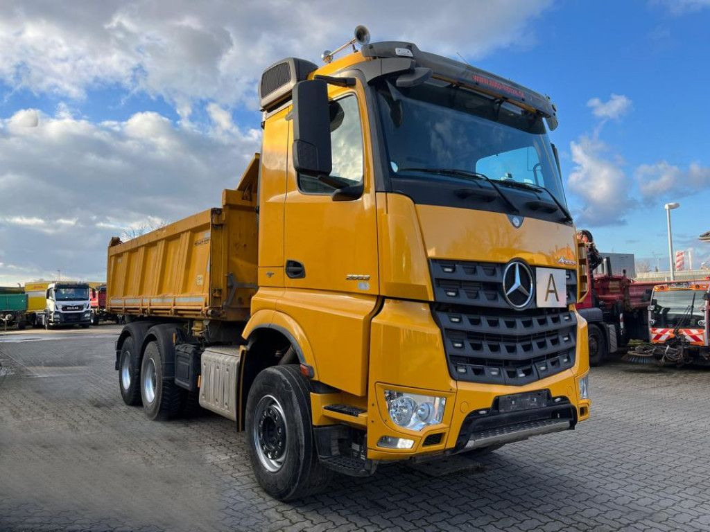Mercedes-Benz Arocs 2663 6x4 3-Achs Kipper Meiller Bordmatik - Kamion vetëshkarkues: foto 2 Mercedes-Benz Arocs 2663 6x4 3-Achs Kipper Meiller Bordmatik - Kamion vetëshkarkues: foto 2