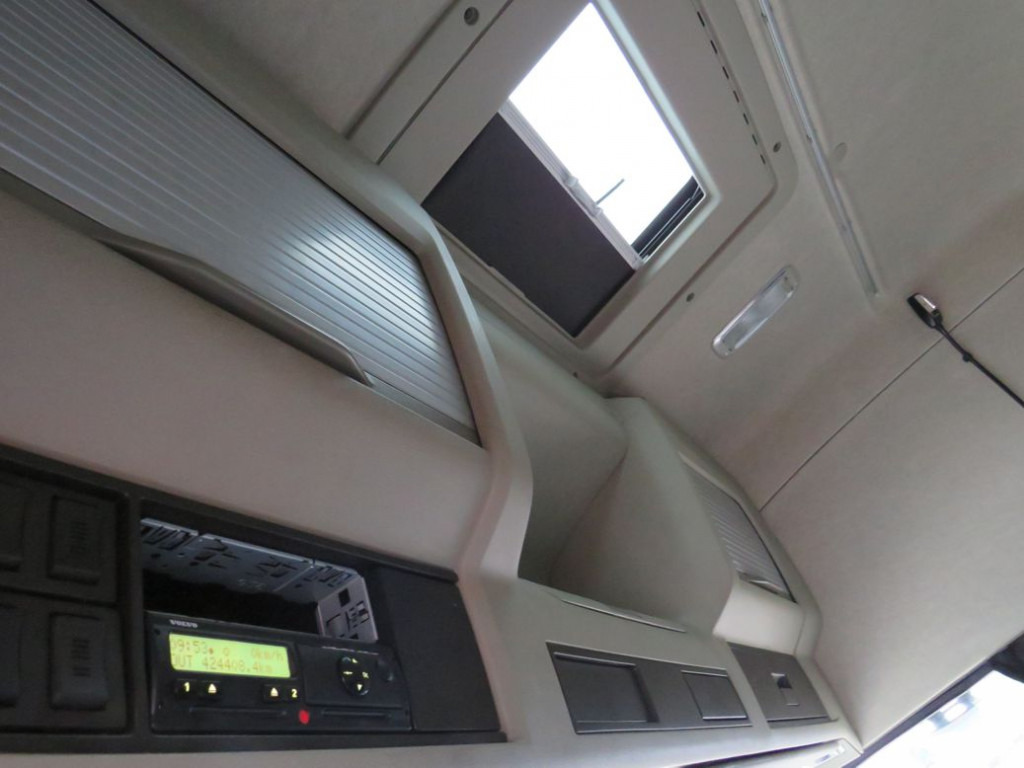 VOLVO (S) Truck FM 380 Pritsche LBW LBW 2to Tautli.+Edscha - Kamion me tendë: foto 3 VOLVO (S) Truck FM 380 Pritsche LBW LBW 2to Tautli.+Edscha - Kamion me tendë: foto 3