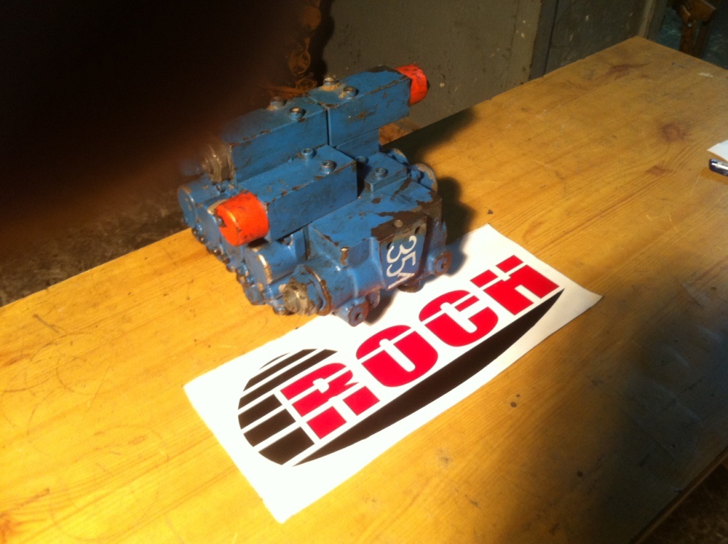 REXROTH SIGMA 480062 00 - 4 SEKCYJNY - Valvula hidraulike për Makineri ndërtimi: foto 1 REXROTH SIGMA 480062 00 - 4 SEKCYJNY - Valvula hidraulike për Makineri ndërtimi: foto 1