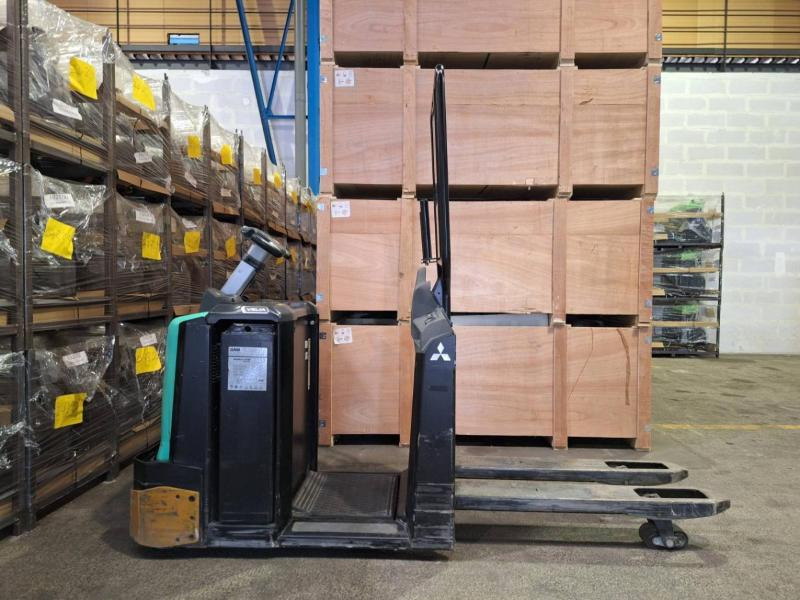 Lizingu i Mitsubishi OPB20N2 Mitsubishi OPB20N2: foto 10 Lizingu i Mitsubishi OPB20N2 Mitsubishi OPB20N2: foto 10