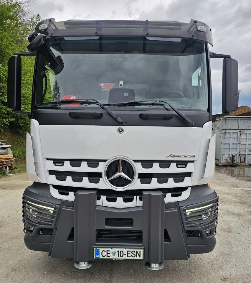 MERCEDES-BENZ Hiab Palfinger Fassi F545-6 JIB-6 - Kamion vetëshkarkues: foto 4 MERCEDES-BENZ Hiab Palfinger Fassi F545-6 JIB-6 - Kamion vetëshkarkues: foto 4