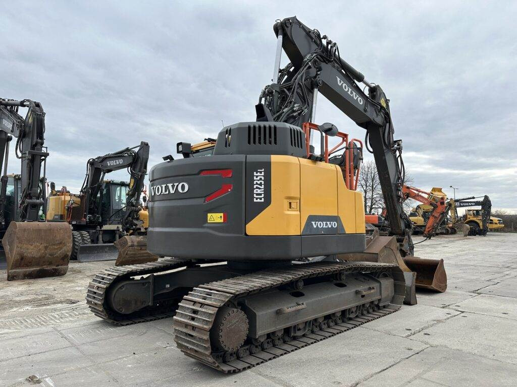 Volvo ECR235EL - Ekskavator me zinxhirë: foto 3 Volvo ECR235EL - Ekskavator me zinxhirë: foto 3