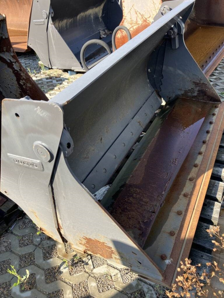 Volvo Klappschaufel mit Messer TPZ - Kovë: foto 1 Volvo Klappschaufel mit Messer TPZ - Kovë: foto 1