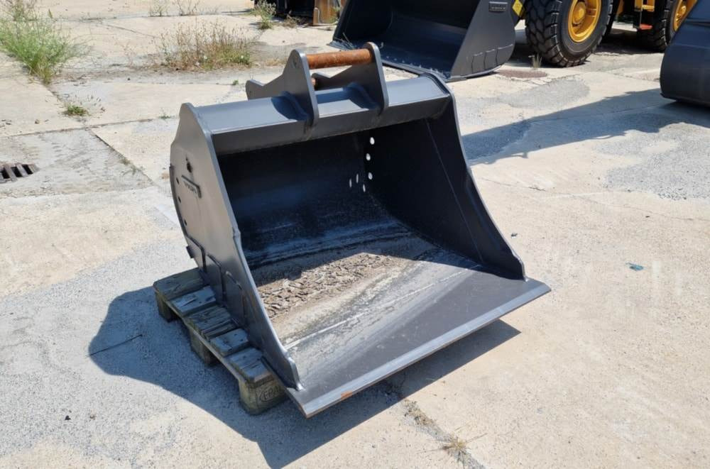 Volvo Tieflöffel mit Messer - Fadromë me shkarkim nga prapa: foto 1 Volvo Tieflöffel mit Messer - Fadromë me shkarkim nga prapa: foto 1
