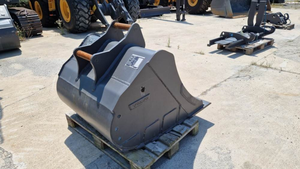 Volvo Tieflöffel mit Messer - Fadromë me shkarkim nga prapa: foto 2 Volvo Tieflöffel mit Messer - Fadromë me shkarkim nga prapa: foto 2