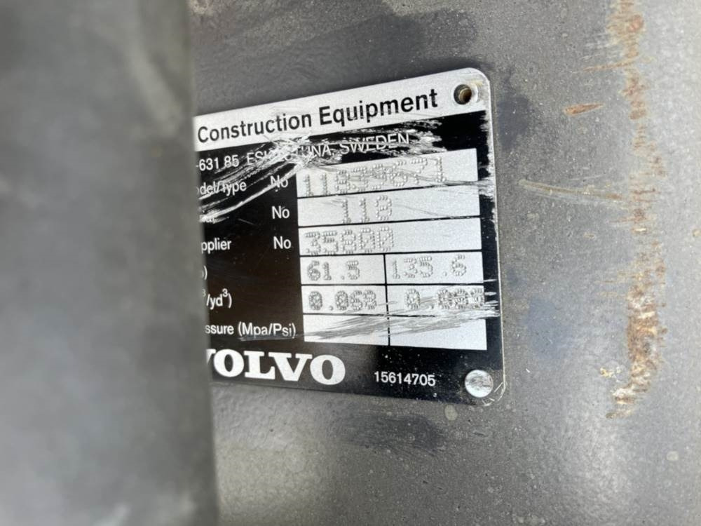 Volvo Tieflöffel mit Zähnen - Festanbau - Fadromë me shkarkim nga prapa: foto 3 Volvo Tieflöffel mit Zähnen - Festanbau - Fadromë me shkarkim nga prapa: foto 3