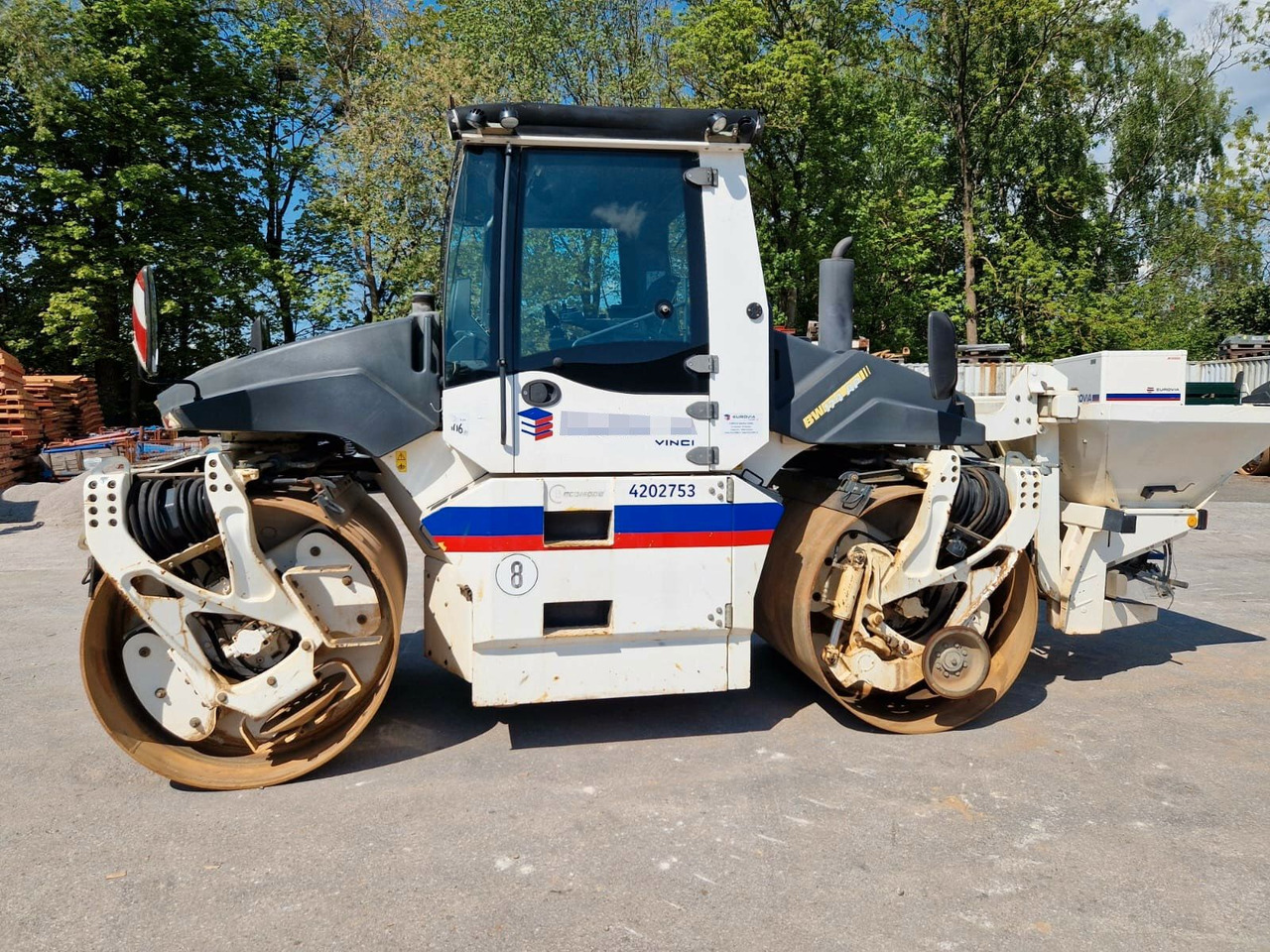 BOMAG BW 174 AP-4 AM Walze 12 Ton *Vibrator *Streuer - Rul rrugësh: foto 4 BOMAG BW 174 AP-4 AM Walze 12 Ton *Vibrator *Streuer - Rul rrugësh: foto 4