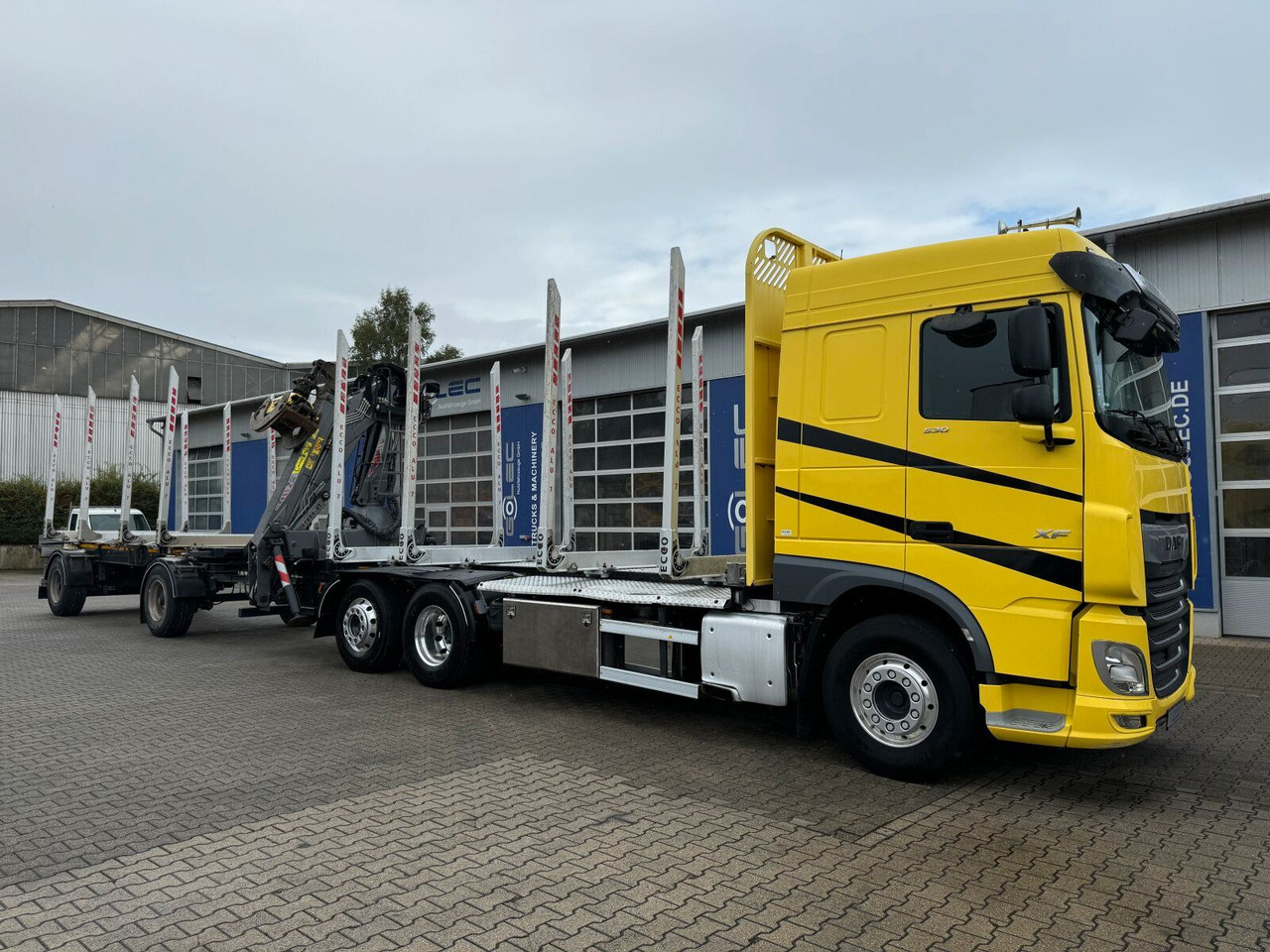 DAF XF 530 6x2 Holztransport Kran PENZ 15Z9.50 *Anh. - Kamion për transport druri, Kamion me vinç: foto 2 DAF XF 530 6x2 Holztransport Kran PENZ 15Z9.50 *Anh. - Kamion për transport druri, Kamion me vinç: foto 2