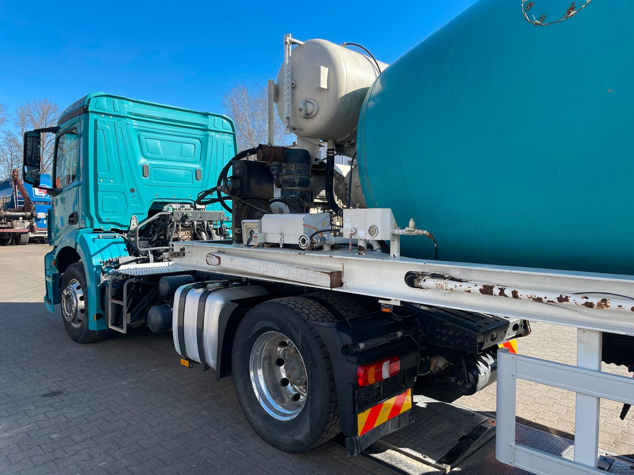 Mercedes-Benz Antos 2136 4x2 SZM Retarder Kipphyd. *Betonaufl. - Gjysmë-kamion: foto 4 Mercedes-Benz Antos 2136 4x2 SZM Retarder Kipphyd. *Betonaufl. - Gjysmë-kamion: foto 4