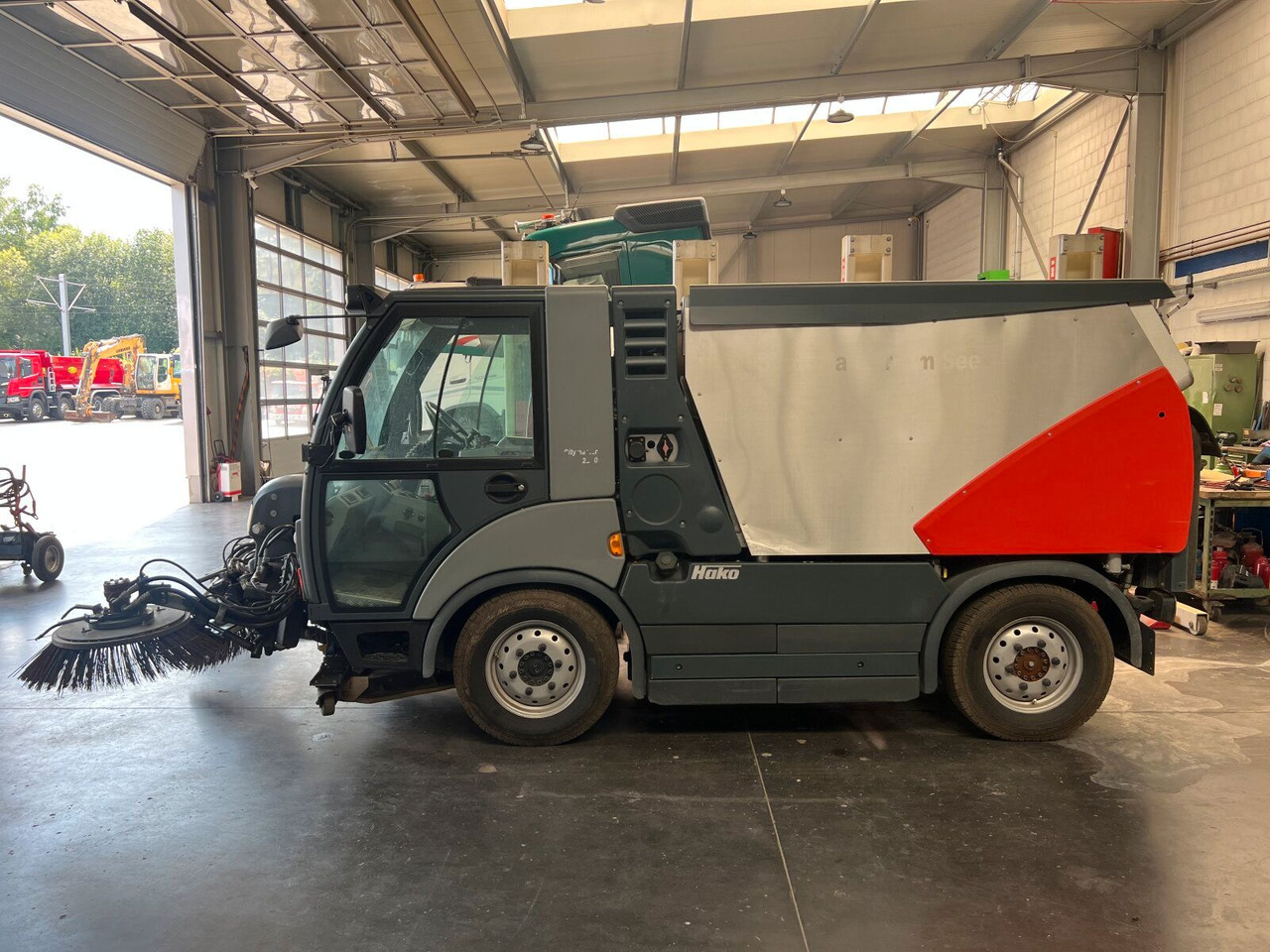 Hako Citymaster CM 2200 Kehrmaschine 2 m³ - Makinë fshirëse për rrugët: foto 4 Hako Citymaster CM 2200 Kehrmaschine 2 m³ - Makinë fshirëse për rrugët: foto 4