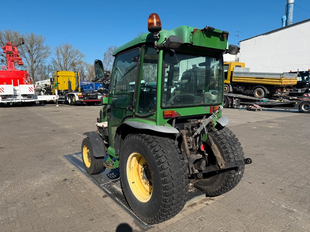 John Deere 3520 Kommunaltrak. Frontkraftheber Kuppeldreieck - Traktor: foto 5 John Deere 3520 Kommunaltrak. Frontkraftheber Kuppeldreieck - Traktor: foto 5
