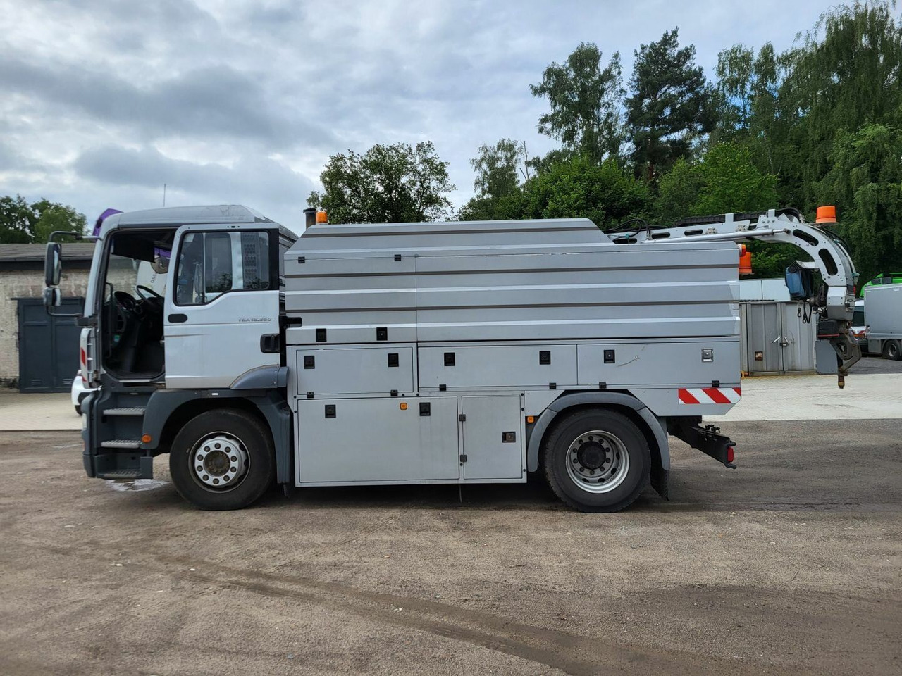 MAN TGA 18.360 4x2 HD-Kanalreiniger ASSMANN 6500 L - Kamion me vakuum: foto 4 MAN TGA 18.360 4x2 HD-Kanalreiniger ASSMANN 6500 L - Kamion me vakuum: foto 4