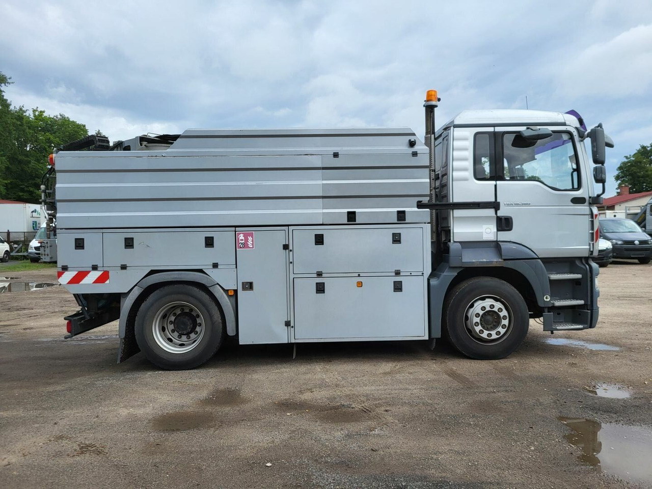 MAN TGA 18.360 4x2 HD-Kanalreiniger ASSMANN 6500 L - Kamion me vakuum: foto 3 MAN TGA 18.360 4x2 HD-Kanalreiniger ASSMANN 6500 L - Kamion me vakuum: foto 3
