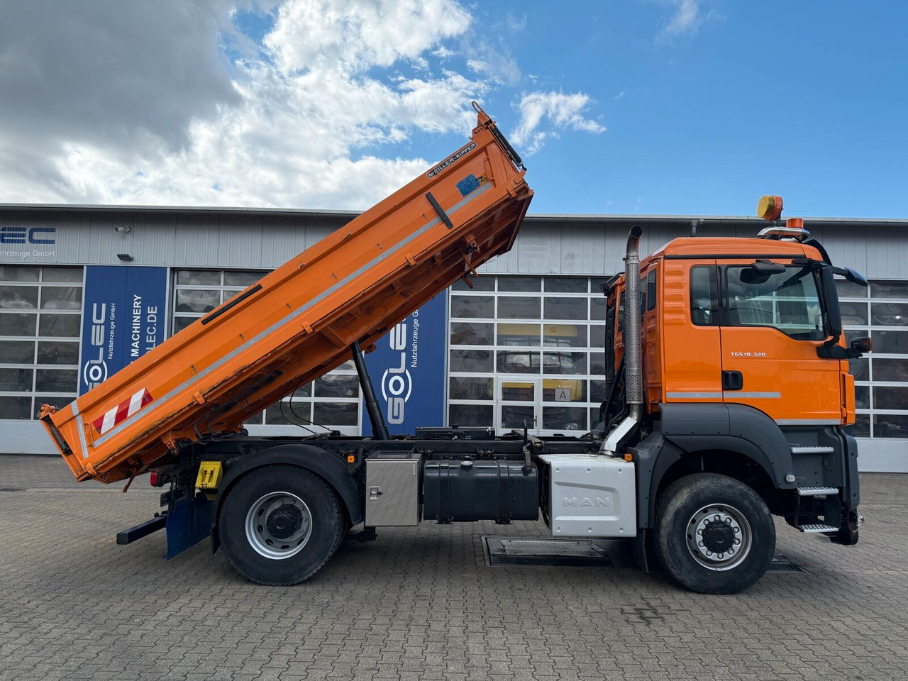 MAN TGS 18.320 4x4 BL Euro 6 Kipper + Winterdienst - Kamion vetëshkarkues: foto 4 MAN TGS 18.320 4x4 BL Euro 6 Kipper + Winterdienst - Kamion vetëshkarkues: foto 4
