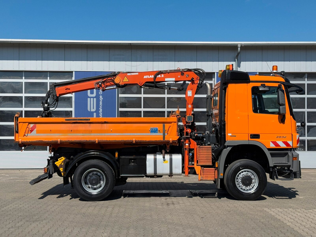Mercedes-Benz ACTROS 2044 4x4 Kipper Kran ATLAS 65.2 A2L - Kamion vetëshkarkues, Kamion me vinç: foto 3 Mercedes-Benz ACTROS 2044 4x4 Kipper Kran ATLAS 65.2 A2L - Kamion vetëshkarkues, Kamion me vinç: foto 3