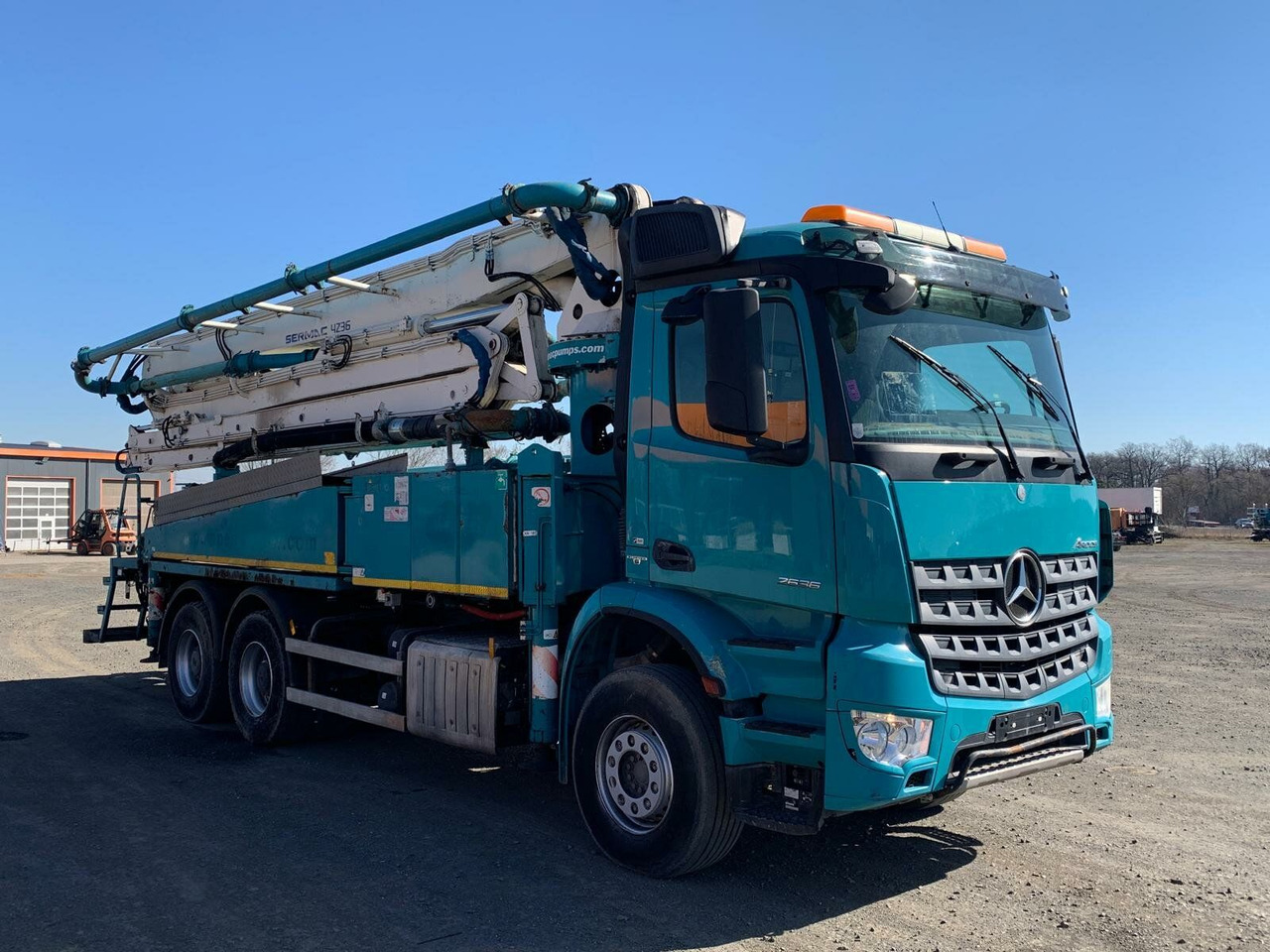 Mercedes-Benz AROCS 2636 6x4 Euro 6 Betonpumpe SERMAC 4Z36 - Pompë betoni: foto 2 Mercedes-Benz AROCS 2636 6x4 Euro 6 Betonpumpe SERMAC 4Z36 - Pompë betoni: foto 2