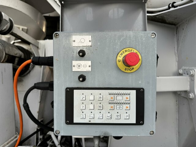 Mercedes-Benz AROCS 3243 8x4 Euro 6 Pumi Putzmeister TMM 24-3 - Pompë betoni: foto 3 Mercedes-Benz AROCS 3243 8x4 Euro 6 Pumi Putzmeister TMM 24-3 - Pompë betoni: foto 3