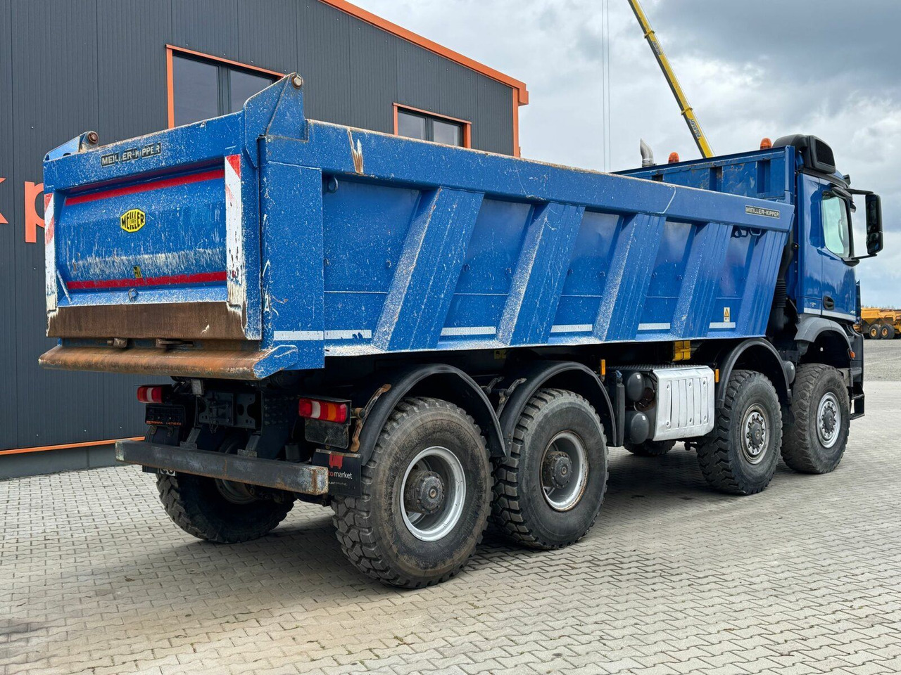 Mercedes-Benz AROCS 4145 8x8 EURO6 Muldenkipper TOP! - Kamion vetëshkarkues: foto 5 Mercedes-Benz AROCS 4145 8x8 EURO6 Muldenkipper TOP! - Kamion vetëshkarkues: foto 5