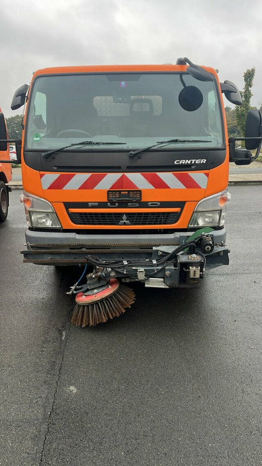 Mitsubishi Canter FUSO Kehrmaschine BROCK SL140 4 m³ - Makinë fshirëse për rrugët: foto 4 Mitsubishi Canter FUSO Kehrmaschine BROCK SL140 4 m³ - Makinë fshirëse për rrugët: foto 4