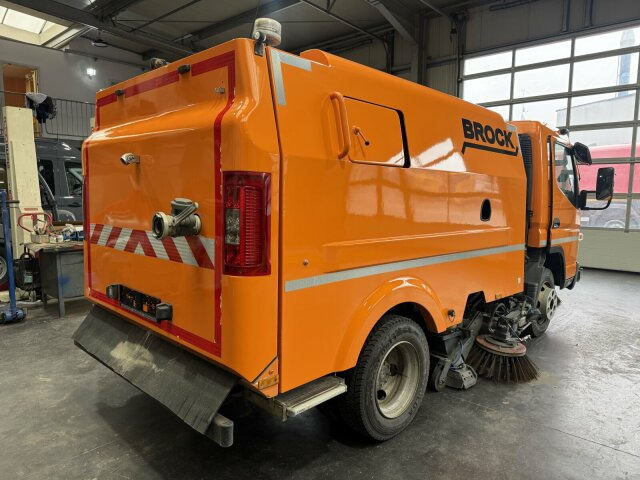 Mitsubishi Canter FUSO Kehrmaschine BROCK SL140 4 m³ - Makinë fshirëse për rrugët: foto 4 Mitsubishi Canter FUSO Kehrmaschine BROCK SL140 4 m³ - Makinë fshirëse për rrugët: foto 4
