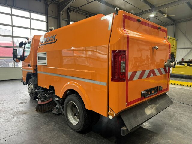 Mitsubishi Canter FUSO Kehrmaschine BROCK SL140 4 m³ - Makinë fshirëse për rrugët: foto 5 Mitsubishi Canter FUSO Kehrmaschine BROCK SL140 4 m³ - Makinë fshirëse për rrugët: foto 5