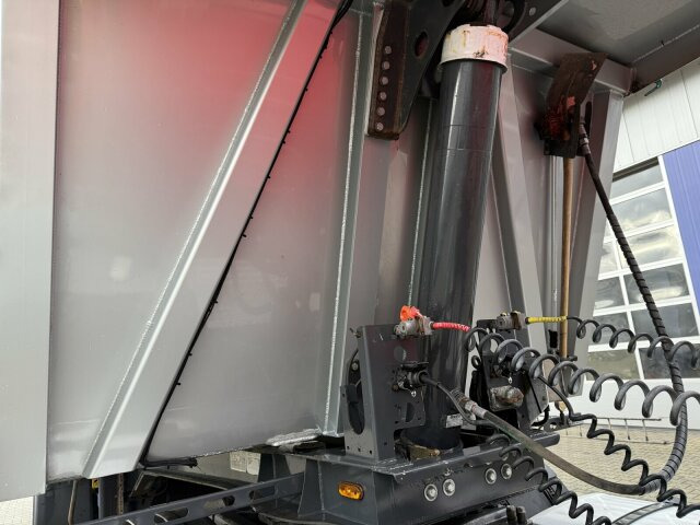 Müller Andernach Kippauflieg 3 Achs elekt. Plane - Gjysmë rimorkio vetëshkarkuese: foto 3 Müller Andernach Kippauflieg 3 Achs elekt. Plane - Gjysmë rimorkio vetëshkarkuese: foto 3