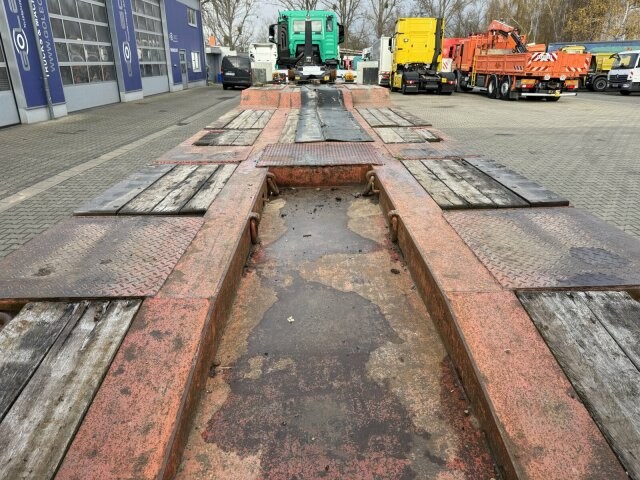 Müller-Mitteltal T4 Kompakt 40.0 Tieflader 4 Achse Hydr. Rampen - Rimorkio me plan ngarkimi të ulët: foto 4 Müller-Mitteltal T4 Kompakt 40.0 Tieflader 4 Achse Hydr. Rampen - Rimorkio me plan ngarkimi të ulët: foto 4