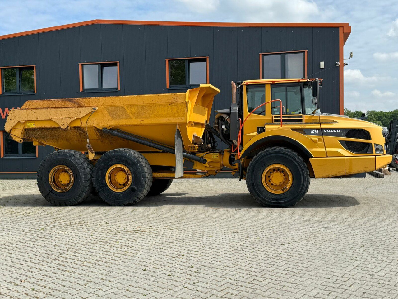 Volvo A25G Dumper 22,5 Ton 11.361 Stunden Volvo A25G Dumper 22,5 Ton 11.361 Stunden - Kamion vetëshkarkues: foto 4 Volvo A25G Dumper 22,5 Ton 11.361 Stunden Volvo A25G Dumper 22,5 Ton 11.361 Stunden - Kamion vetëshkarkues: foto 4