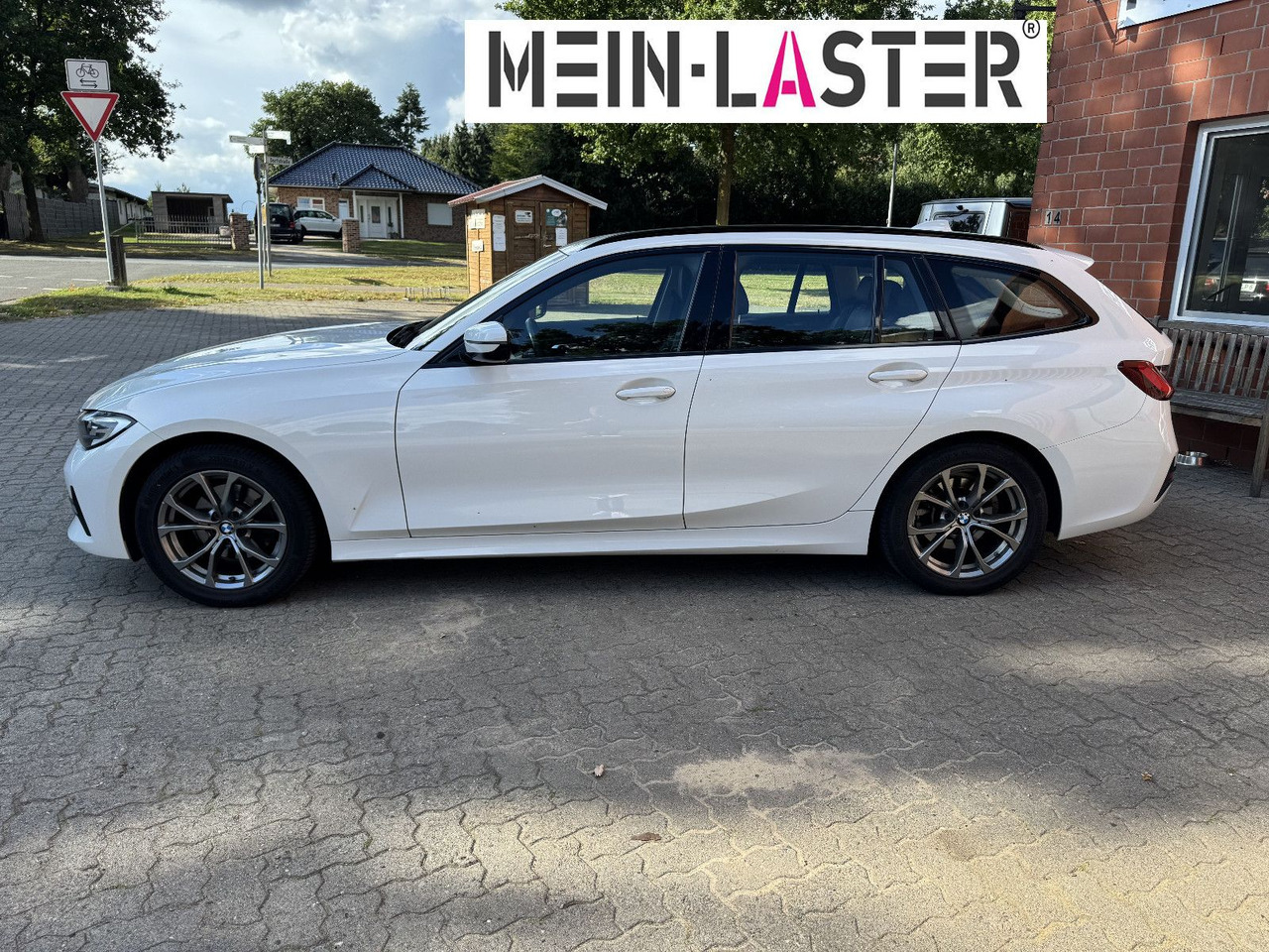 BMW 320 d xDrive touring Sport Line shadow AHK - Makinë me portobagazh: foto 4 BMW 320 d xDrive touring Sport Line shadow AHK - Makinë me portobagazh: foto 4