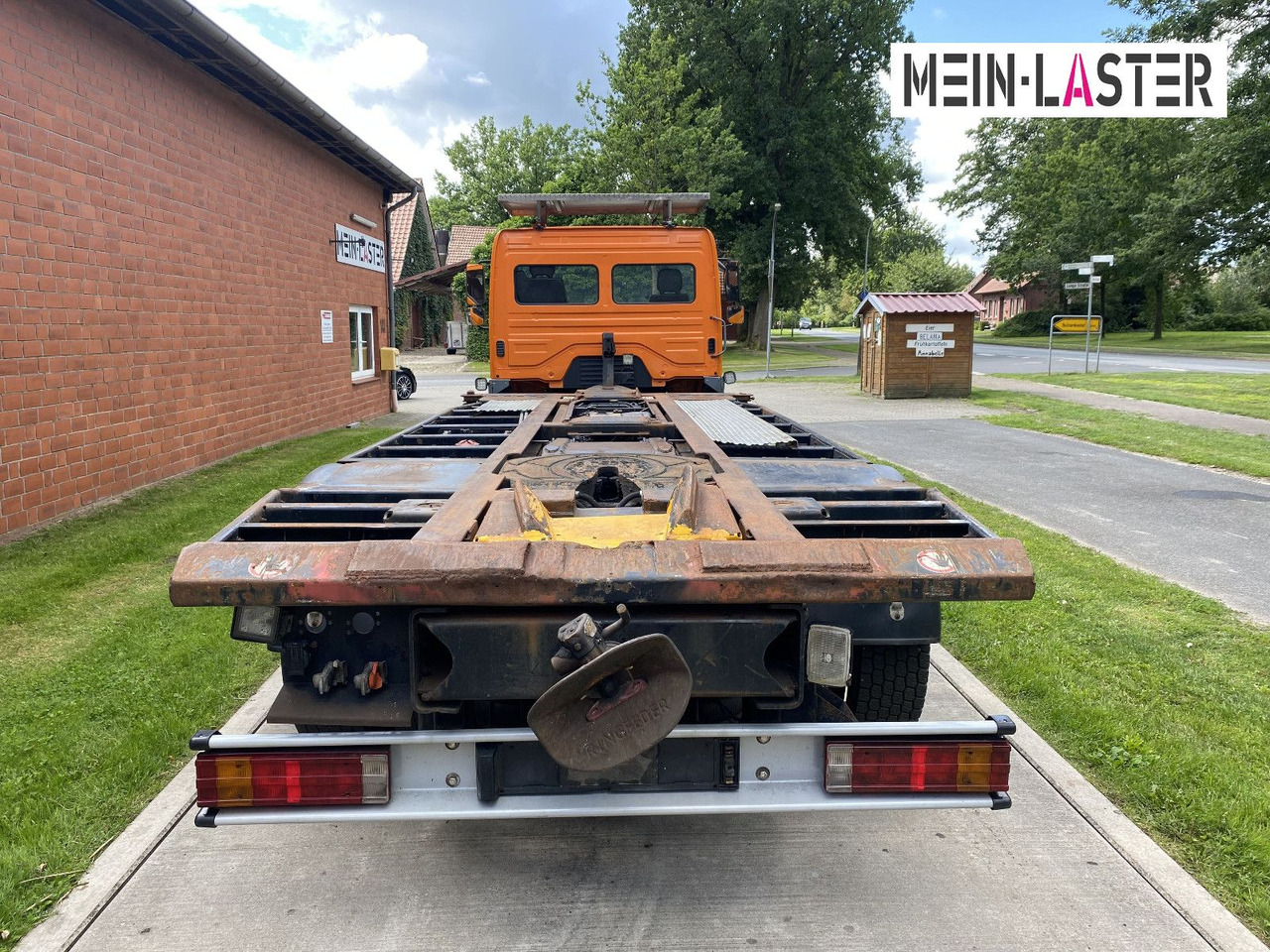 Mercedes-Benz Kamag Wiesel Umsetzter Sattelplatte - Transportjer kontejnerësh/ Kamion me karroceri të çmontueshme: foto 4 Mercedes-Benz Kamag Wiesel Umsetzter Sattelplatte - Transportjer kontejnerësh/ Kamion me karroceri të çmontueshme: foto 4