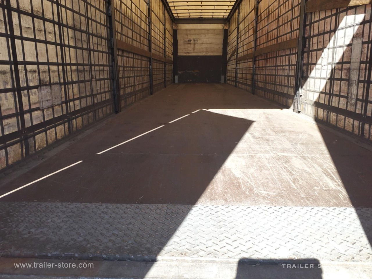 SCHMITZ Curtainsider Standard - Gjysmë rimorkio me tendë: foto 3 SCHMITZ Curtainsider Standard - Gjysmë rimorkio me tendë: foto 3