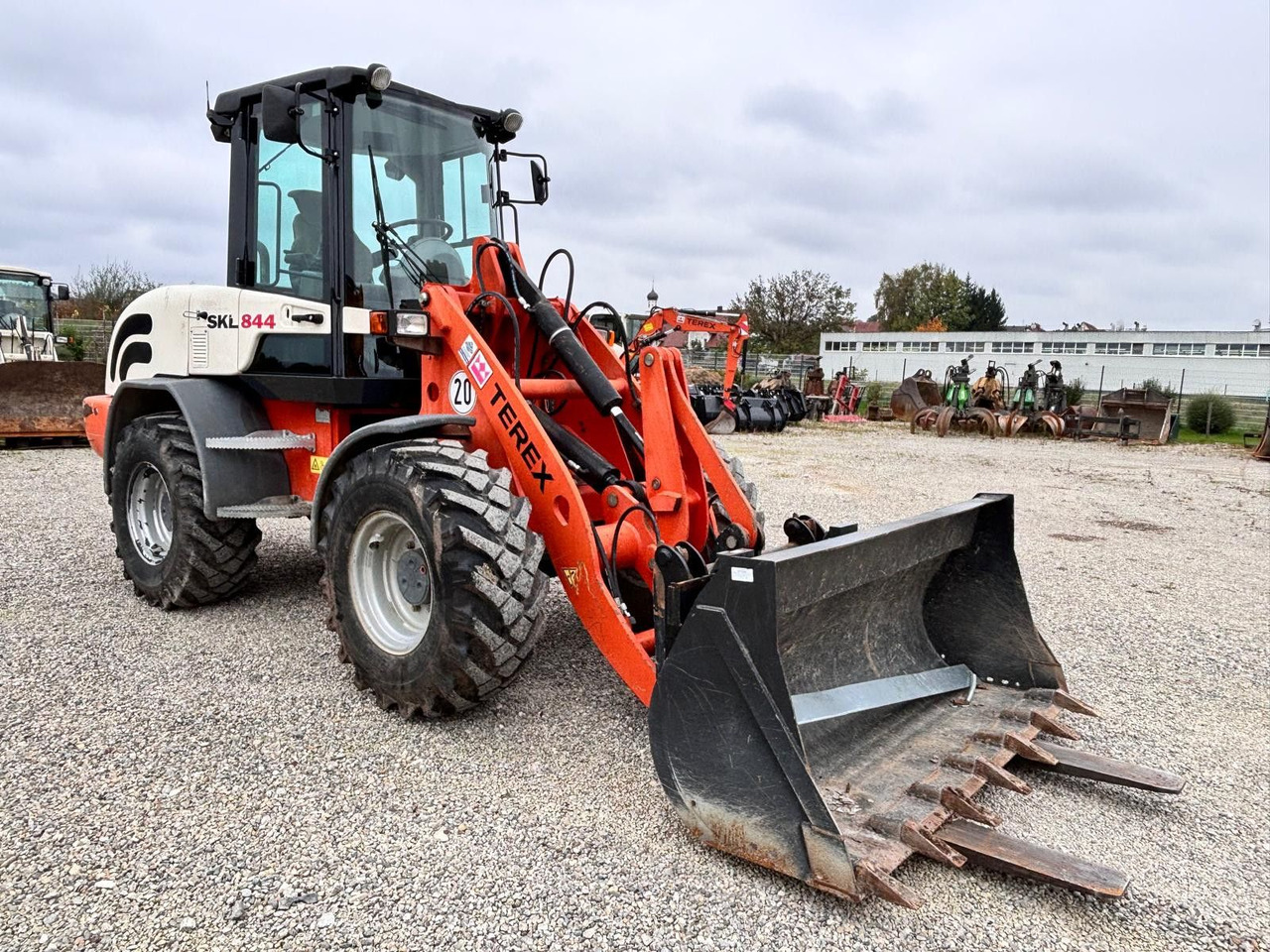 Terex SKL844/ TL100 - Fadrom me goma: foto 2 Terex SKL844/ TL100 - Fadrom me goma: foto 2