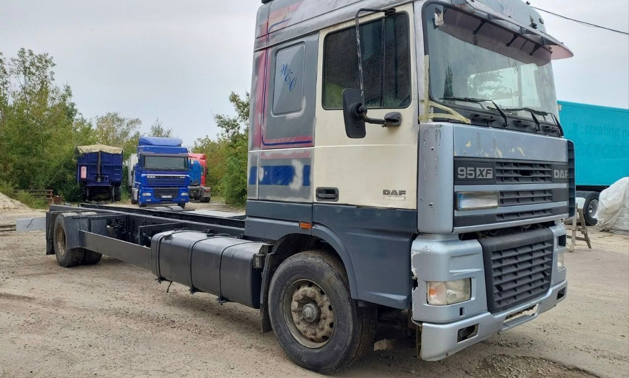 DAF 95XF380 - Kamion kabinë-shasi: foto 1 DAF 95XF380 - Kamion kabinë-shasi: foto 1