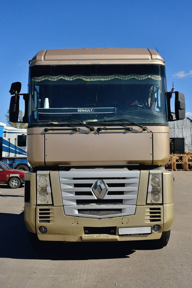 RENAULT Magnum 440 - Gjysmë-kamion: foto 2 RENAULT Magnum 440 - Gjysmë-kamion: foto 2