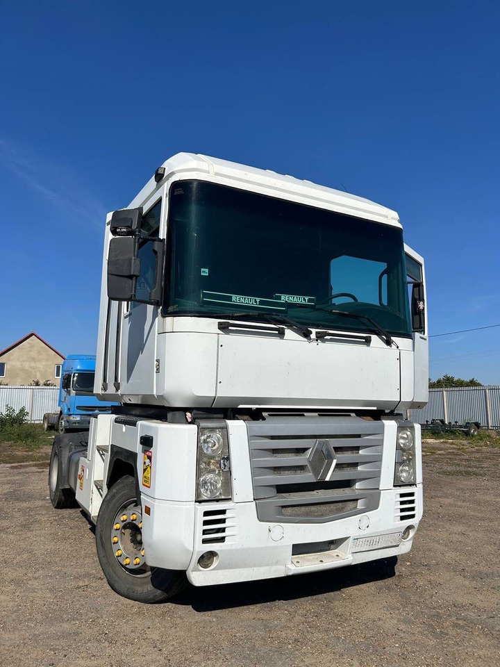 RENAULT Magnum 440 - Gjysmë-kamion: foto 1 RENAULT Magnum 440 - Gjysmë-kamion: foto 1